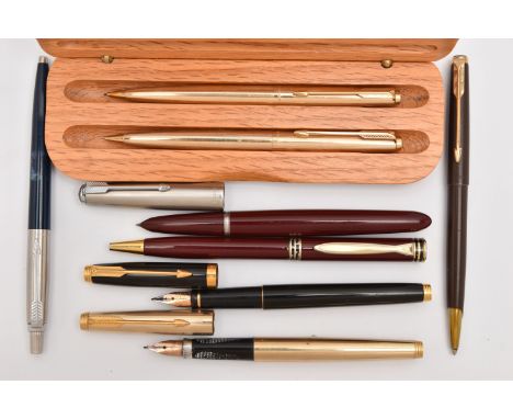 ASSORTED 'PARKER' PENS, to include two fountain pens both with nibs stamped 14k, a burgundy cased fountain pen, three ball po