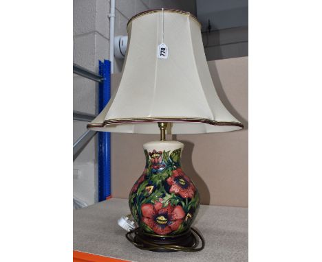 A LARGE MOORCROFT POTTERY 'PHEASANTS EYE' BY SHIRLEY HAYES LAMP mounted on a wooden plinth bearing the name 'Shirley Hayes' i