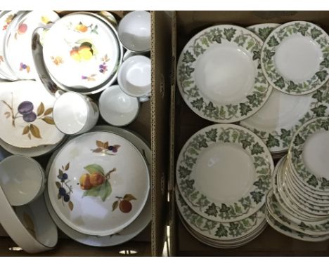 A quantity of Worcester Evesham porcelain and a quantity of Wedgwood Santa Clara porcelain