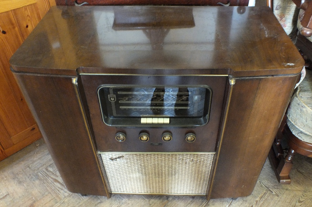 A 1950's Ferguson radiogram and records