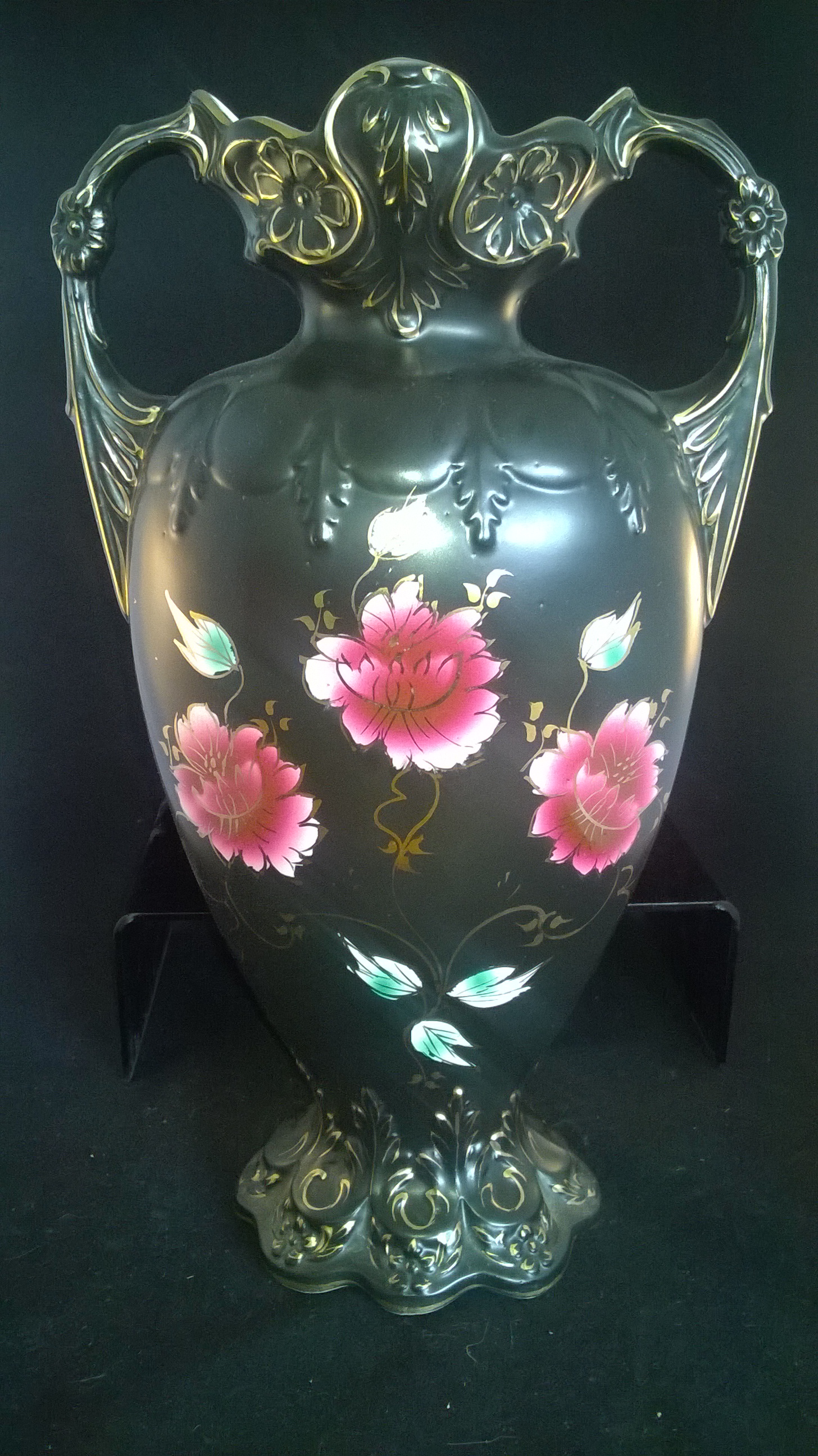 ANTIQUE PAIR OF LARGE ORNATE EDWARDIAN TWIN HANDLED MANTLE VASES These