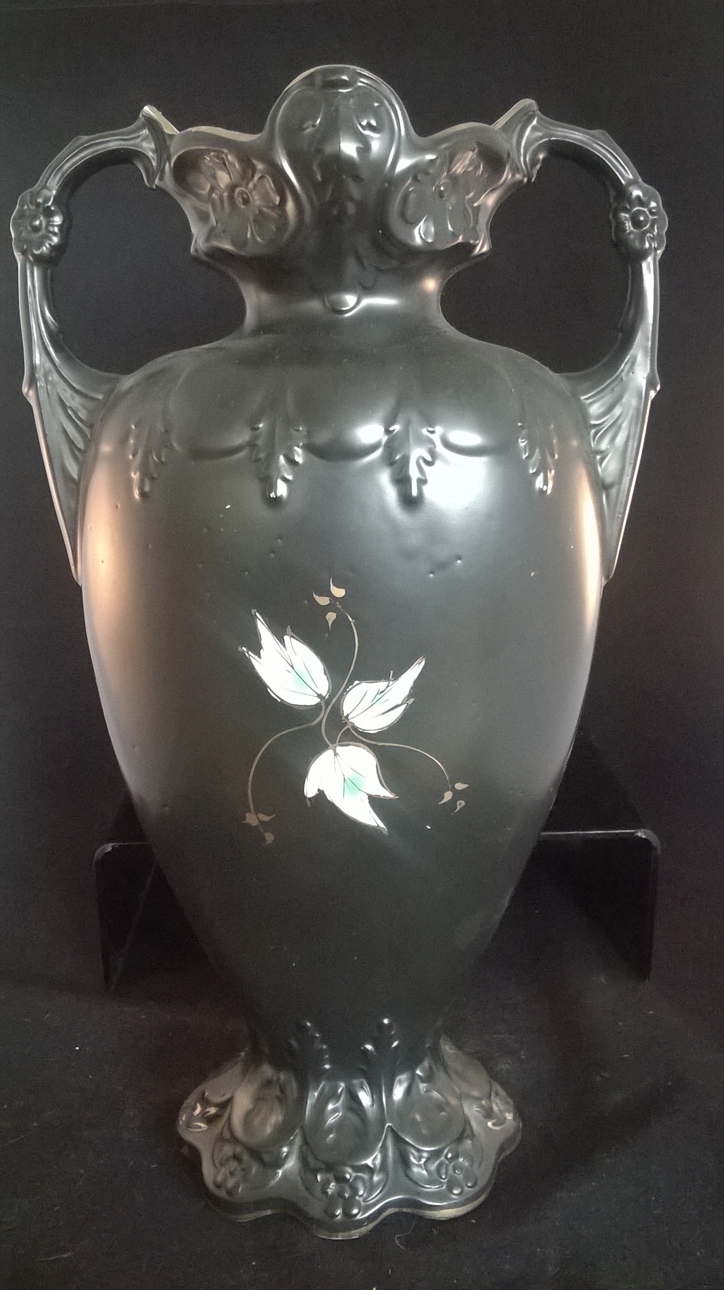 ANTIQUE PAIR OF LARGE ORNATE EDWARDIAN TWIN HANDLED MANTLE VASES These