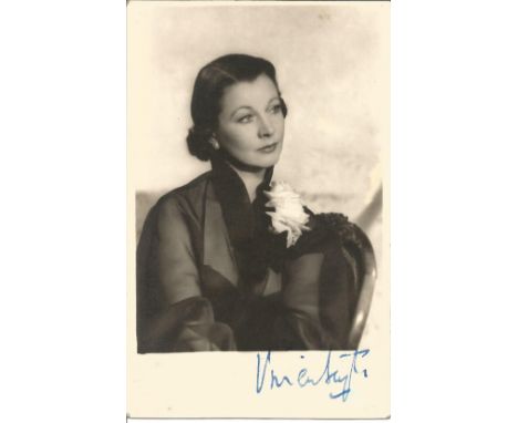 Vivien Leigh signed 6x4 black and white vintage photo. Good condition. All autographs come with a Certificate of Authenticity