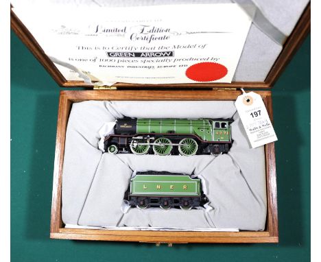 A Bachmann Branchline OO gauge LNER Class A3 4-6-2 locomotive, Green Arrow 4771, in lined green livery. In wooden presentatio