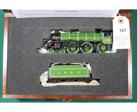 A Bachmann Branchline OO gauge LNER Class B1 4-6-0 locomotive, Sir William Grey 1189, in lined green livery. In wooden presen