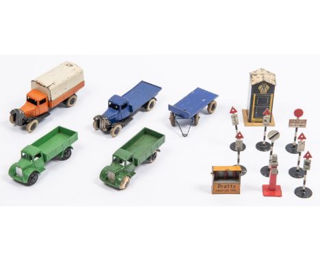 5x Dinky Toys commerical vehicles, all with first type smooth black wheels, and 4x examples with white tyres. A 25b Covered W