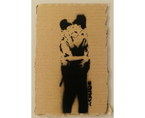BANKSY (Né en 1974) (D’après)« Kissing Coppers ». 2015. Bombe aérosol et pochoir sur carton. Signé « Banksy » sur le devant a
