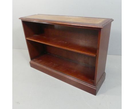 A reproduction mahogany open bookcase, with inset leather panel and adjustable shelf. Width 110cm, height 77cm, depth 32cm.