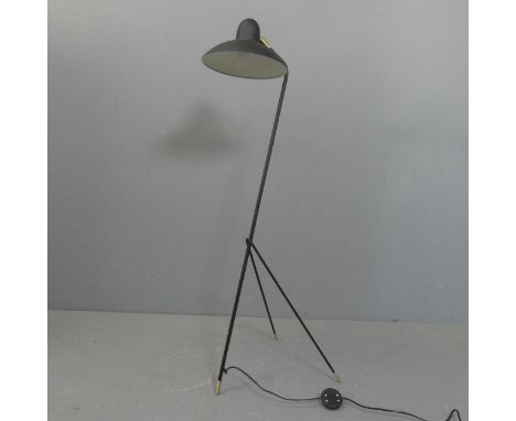 DI CLASSE - An Arles mid-century style floor lamp, by Domei Endo, with adjustable shade and LED bulb.