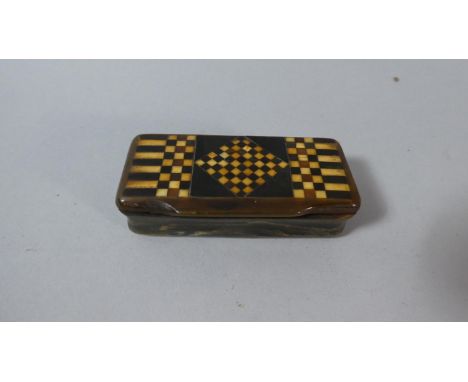 An Inlaid Horn Snuff Box, 7.5cm Long 