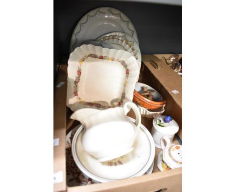 A Royal Doulton 'Bill Sykes' display plate, a Grindley 'Fantasia' desert bowl, three wedgwood meat platters in decreasing siz