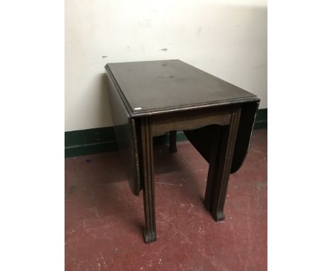 An oak gate leg table 