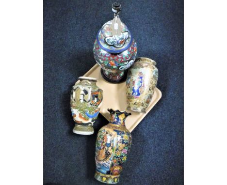 A tray of three 20th century Japanese vases and a gilded oriental style table lamp 