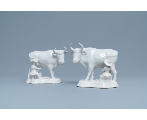A pair of white Dutch Delftware groups of cows with milkers, 18th C.L.: 22 cm - H.: 18 cm