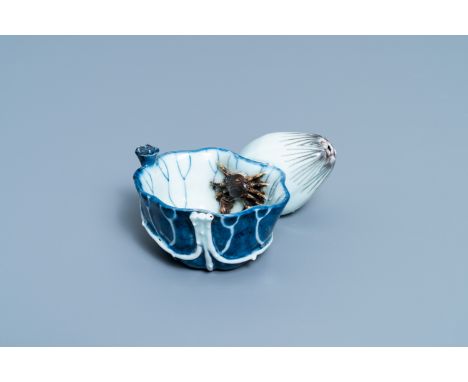 A Chinese blue, white and copper red 'crab in lotus' water dropper, KangxiL.: 12 cm - H.: 5 cm