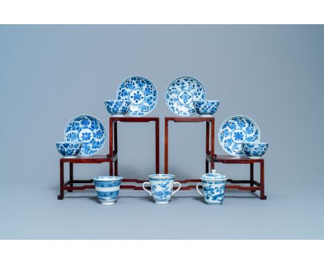 Four Chinese blue and white cups and saucers and three large cups, Kangxi/QianlongDia.: 13 cm (the plate) - L.: 11,5 cm - H.: