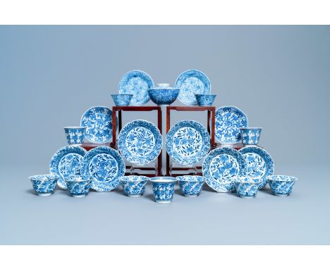 A varied collection of Chinese blue and white cups and saucers, KangxiDia.: 12,5 cm (the largest saucer) - Dia.: 8,5 cm - H.: