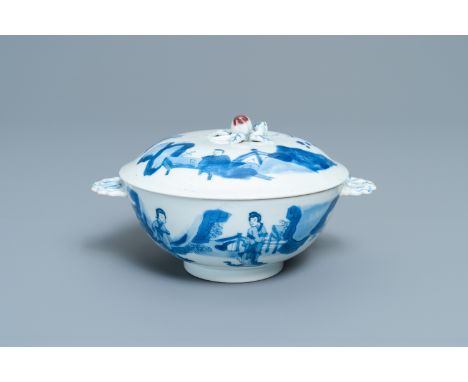 A Chinese blue, white and copper red bowl and cover, Chenghua mark, KangxiL.: 20 cm - H.: 11 cm