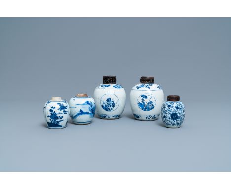 Five Chinese blue and white jars, KangxiH.: 14 cm (the pair)