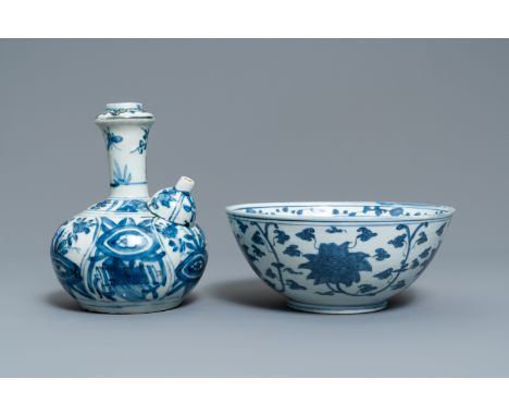 A Chinese blue and white kendi and a 'lotus scroll' bowl, MingDia.: 20,5 cm - H.: 9,5 cm (the bowl) H.: 19,5 cm - L.: 14,5 cm