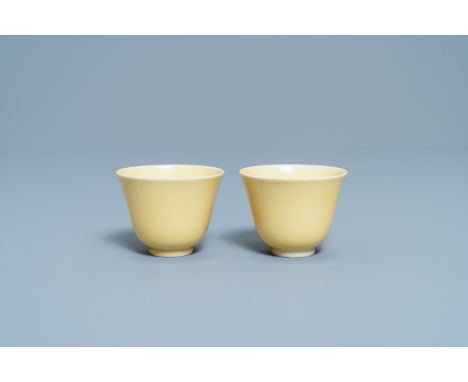 A pair of Chinese monochrome yellow wine cups, Kangxi mark and of the periodDia.: 6,5 cm - H.: 5 cmÊ Provenance: The collecti