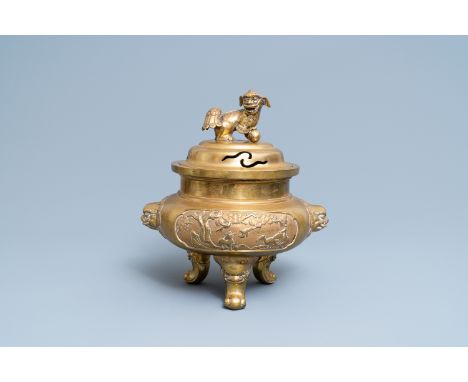 A large Chinese bronze tripod censer, 19/20th C.H.: 34,5 cm
