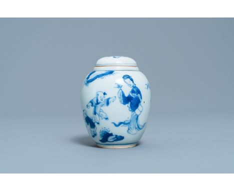 A Chinese blue and white covered tea caddy with playing boys, KangxiH.: 9,5 cm (incl. cover)Ê Provenance: A private collectio