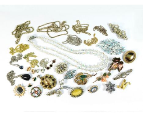 COSTUME JEWELLERY. Costume jewellery including paste, crystal, coral & jade etc.  Please note that all items in this auction 