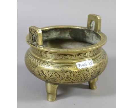 A Chinese bronze censor.