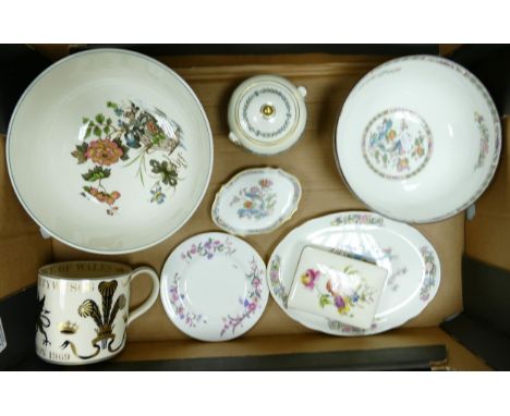 A collection of Wedgwood items to include Kutani crane fruit bowl, floral decorated similar item, Guyatt tankard etc 