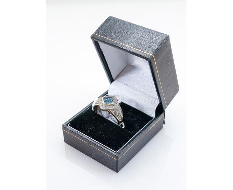 9ct gold hallmarked yellow gold ring set blue topaz &amp; diamonds.  Weight 4.0g, ring size S. 
