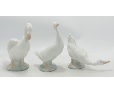 Nao Figures of Three Swans, height of tallest 14cm(3) 