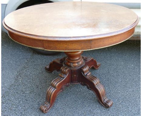 Early 20th Century Oak Drum Table with  four drawers, diameter at widest 95cm, height 68cm 