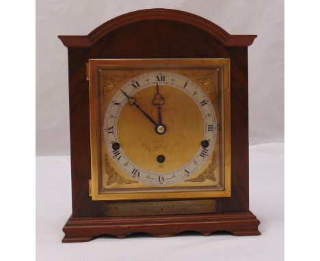 An Elliott 8 day Westminster and Whittington chiming arched top mahogany cased mantel clock, to include key, 27cm (h)