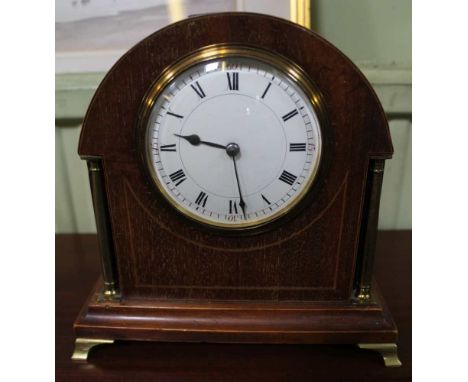 A FISRT QUARTER 20TH CENTURY MAHOGANY CASED MANTEL TIMEPIECE 