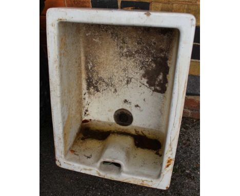 A WHITE GLAZED CERAMIC DEEP BELFAST SINK 