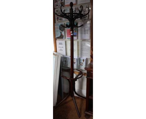 A TRADITIONAL BENT WOOD FREESTANDING HAT, COAT &amp; STICK STAND 