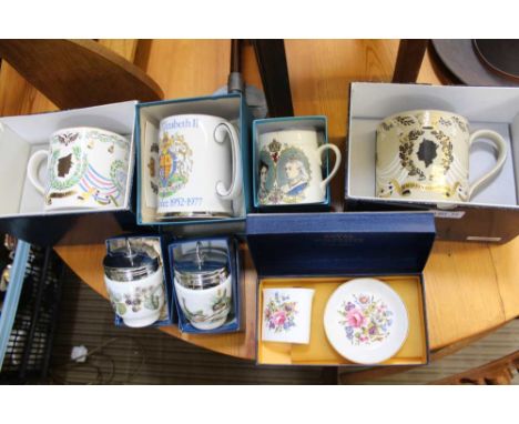 A SHELF CONTAINING A SELECTION OF BOXED COLLECTABLES by Wedgwood, Royal Worcester etc. 