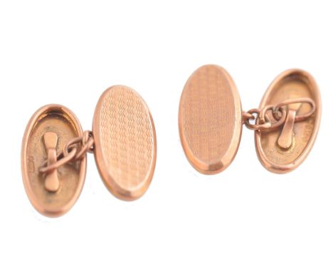 A pair of 9ct gold Birmingham hallmarked engine turned gentleman's cuff links. Each being engine turned with chains uniting. 