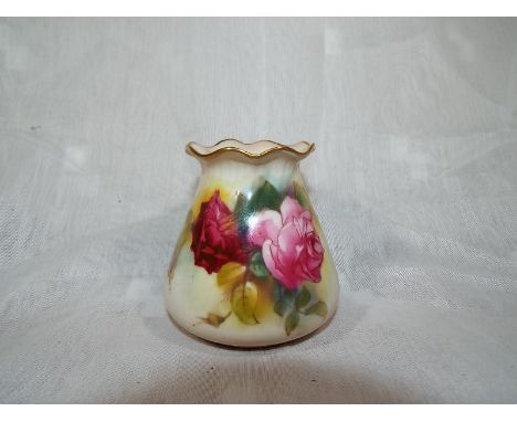 A Royal Worcester blush ivory vase with frilled rim decorated with depictions of roses # G957, 8 cm (high) - Est £60 - £80