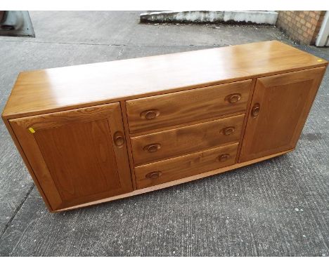A good quality light wood sideboard, 69cm (h) x 156cm (w) x 45cm (d)