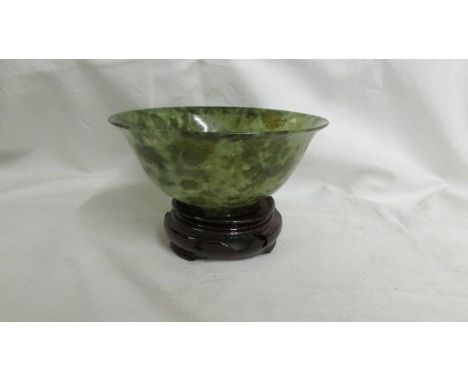 A small jade bowl on stand, 12.5 cm diameter.  