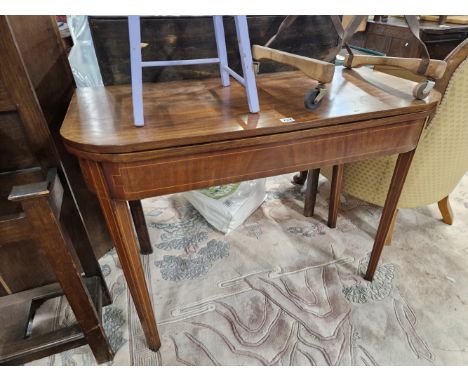 A GEORGE III LINE INLAID MAHOGANY TEA TABLE OPENING ON GATE LEGS OF TAPERING SQUARE SECTION