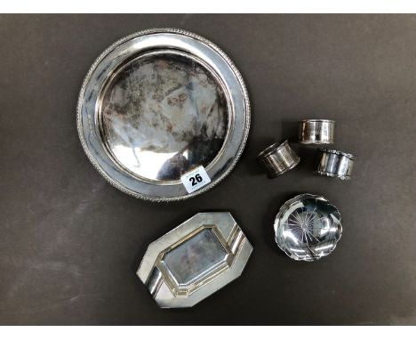 HALLMARKED SILVER TO INCLUDE A SHALLOW TRAY, AN ART DECO ASHTRAY, A FLOWER HEAD PIN DISH AND THREE NAPKIN RINGS. GROSS WEIGHT