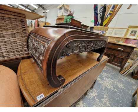 A CHINESE HARD WOOD COFFEE TABLE WITH C-SCROLL LEGS AND THE NARROW ENDS, THE APRON CARVED WITH DRAGONS.