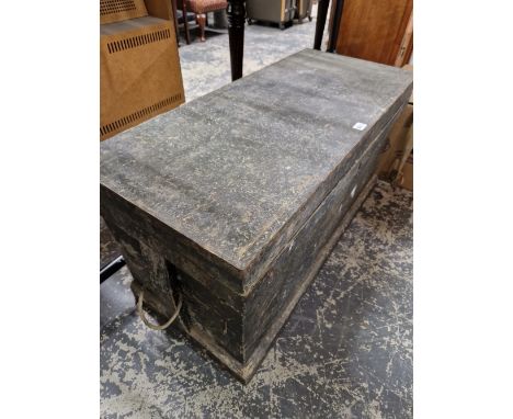 A CARPENTERS CHEST CONTAINING TOOLS IN THREE LIFT OUT TRAYS AND THE COMPARTMENT BELOW