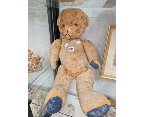 A VINTAGE TEDDY BEAR