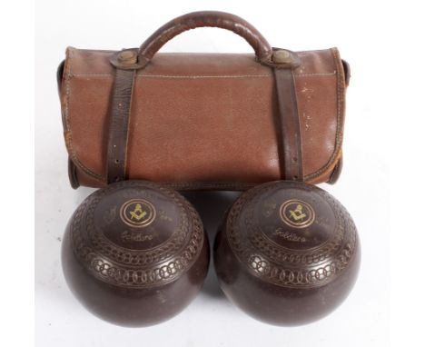 A vintage cased pair of Cotswold Goldline bowls with Masonic symbol, Size 6 