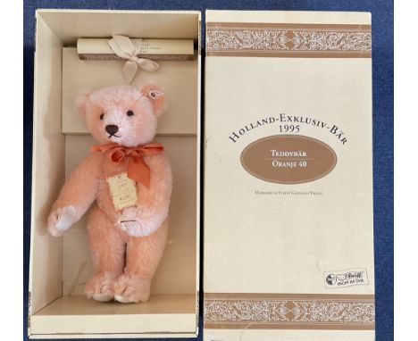 Rare Steiff Orange Holland Bear produced for the Netherlands in 1995 in a limited edition of just 1,500 pieces. Steiff button