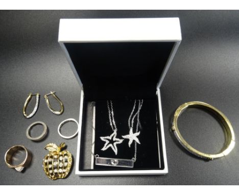 SELECTION OF FASHION JEWELLERYcomprising various Swarovski crystal items: two starfish pendants on chains, a pair of earrings